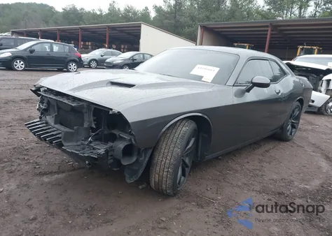 2018 Dodge Challenger Sxt Plus z USA, uszkodzony, nr VIN 2C3CDZAG2JH252139